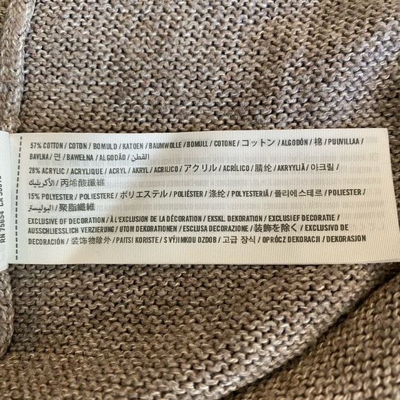 Hollister Cotton Blend Oatmeal Colour Sweater with Polar Bear Design Size M - Picture 11 of 11